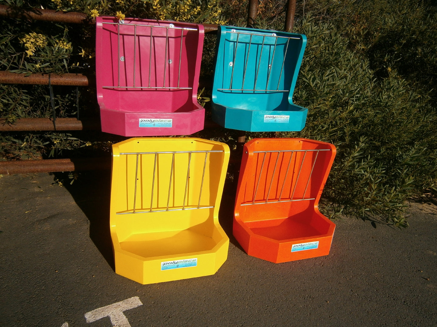 HAY FEEDER STRAIGHT assorted colours