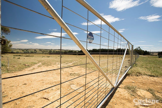 GATE N SURE CYCLONE [Size:2.4 Metres Collars]