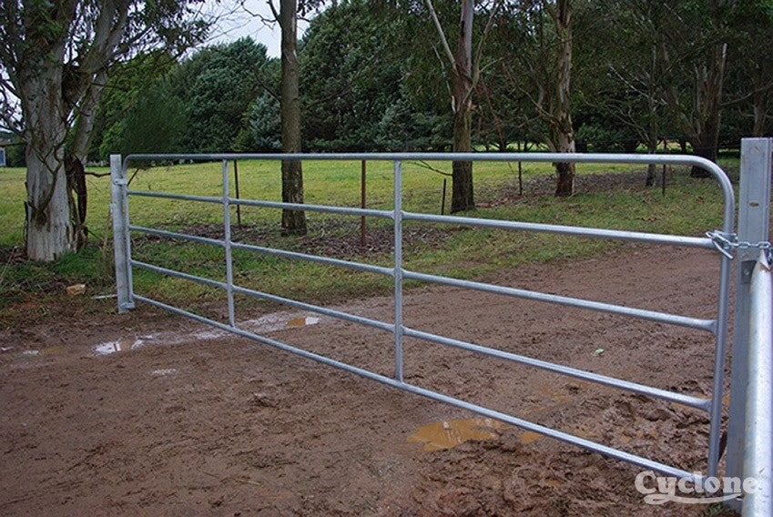 GATE 5 BAR CYCLONE [Size:2.4 Metres Collars]