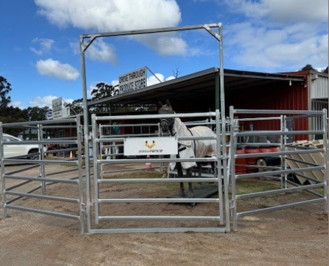 ROUND YARD WITH HIGH TOP GATE [Size:10 Metres]