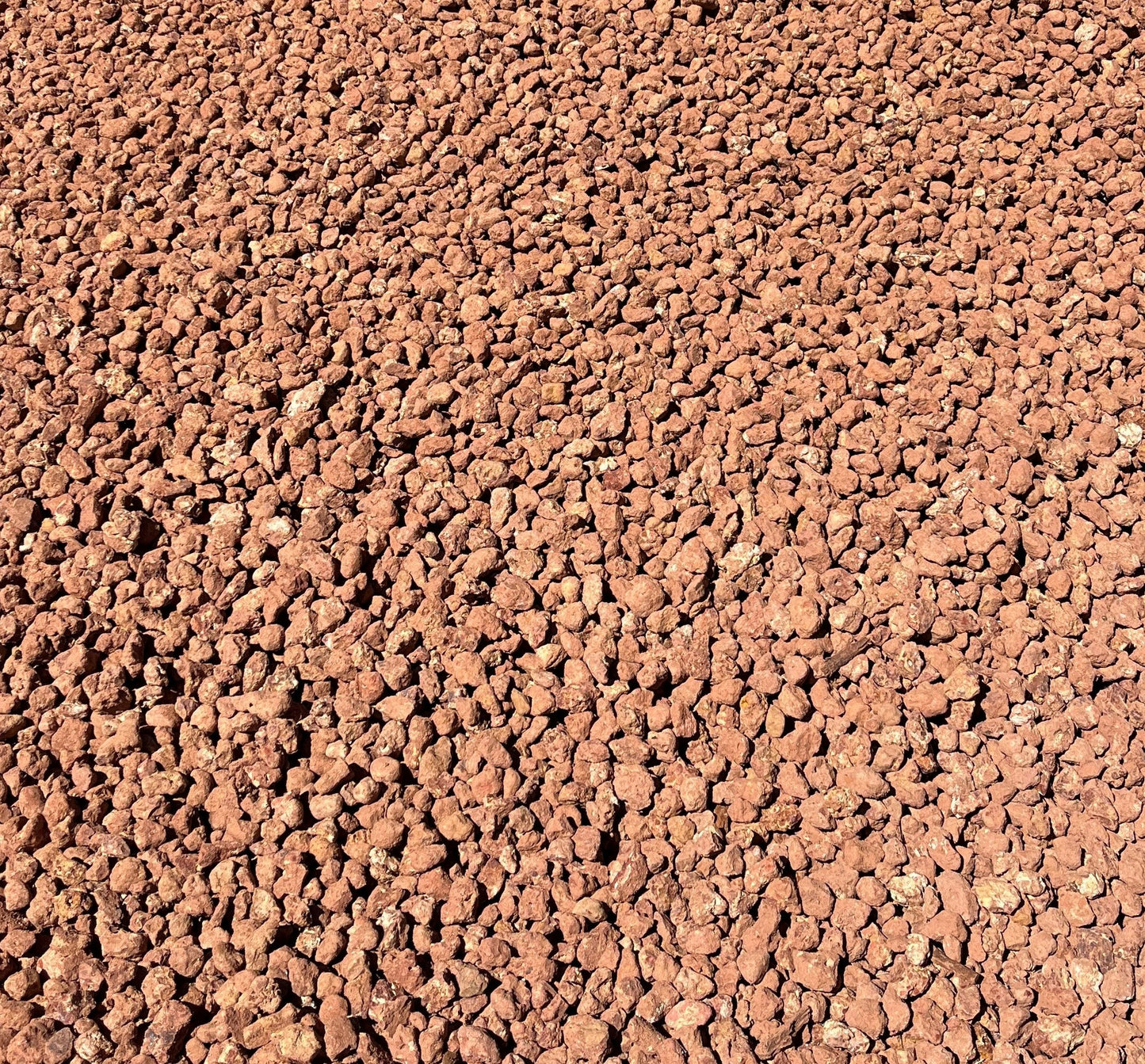 BALLAST RED ROCK 20MM-40MM (PER SCOOP)